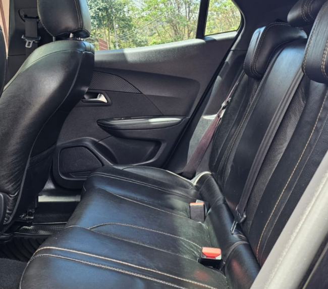 Peugeot 2008 2023 (8)