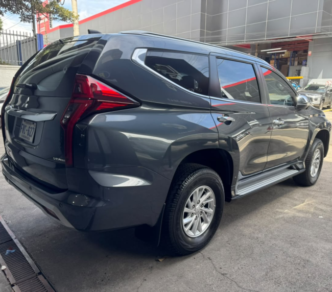 Mitsubishi Montero Sport 2023 (2)