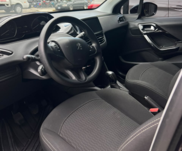 Peugeot 208 (sedán) 2018 (6)