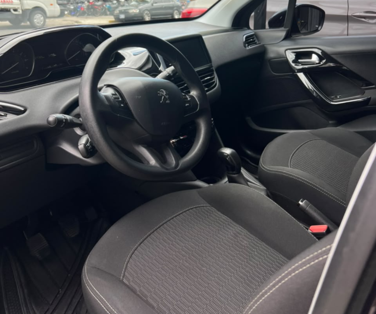 Peugeot 208 (sedán) 2018 (6)