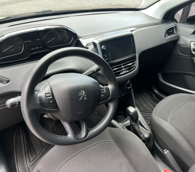 Peugeot 208 (sedán) 2018 (7)