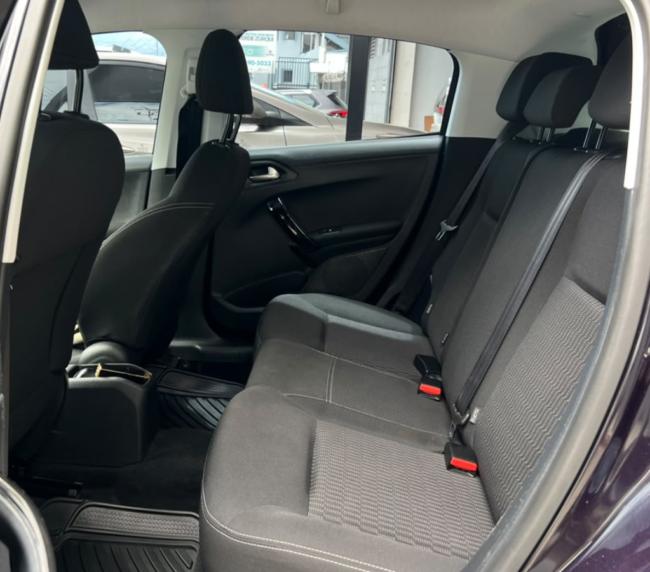 Peugeot 208 (sedán) 2018 (8)
