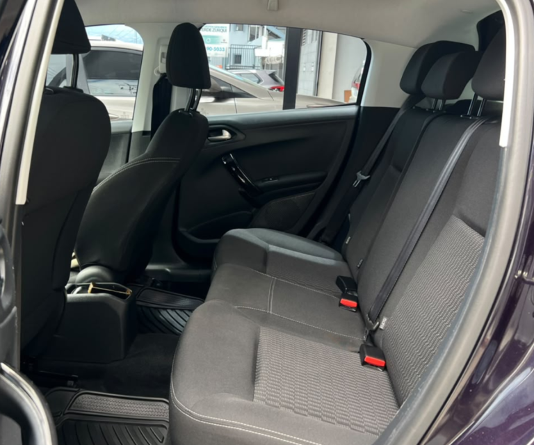 Peugeot 208 (sedán) 2018 (8)